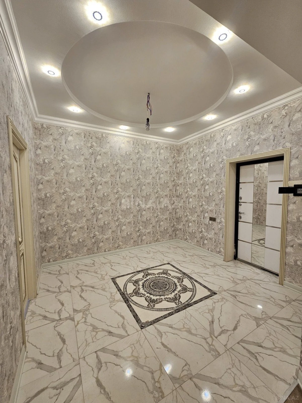 Satılır 3 otaqlı mənzil 165 m²