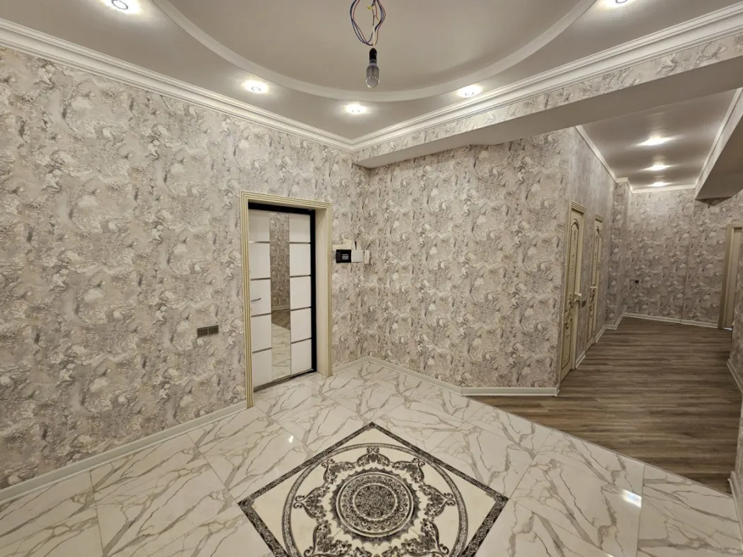 Satılır 3 otaqlı mənzil 165 m²