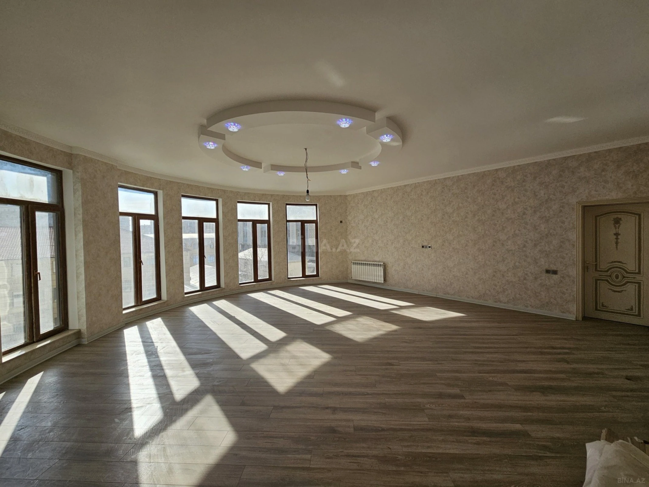 Satılır 3 otaqlı mənzil 165 m²