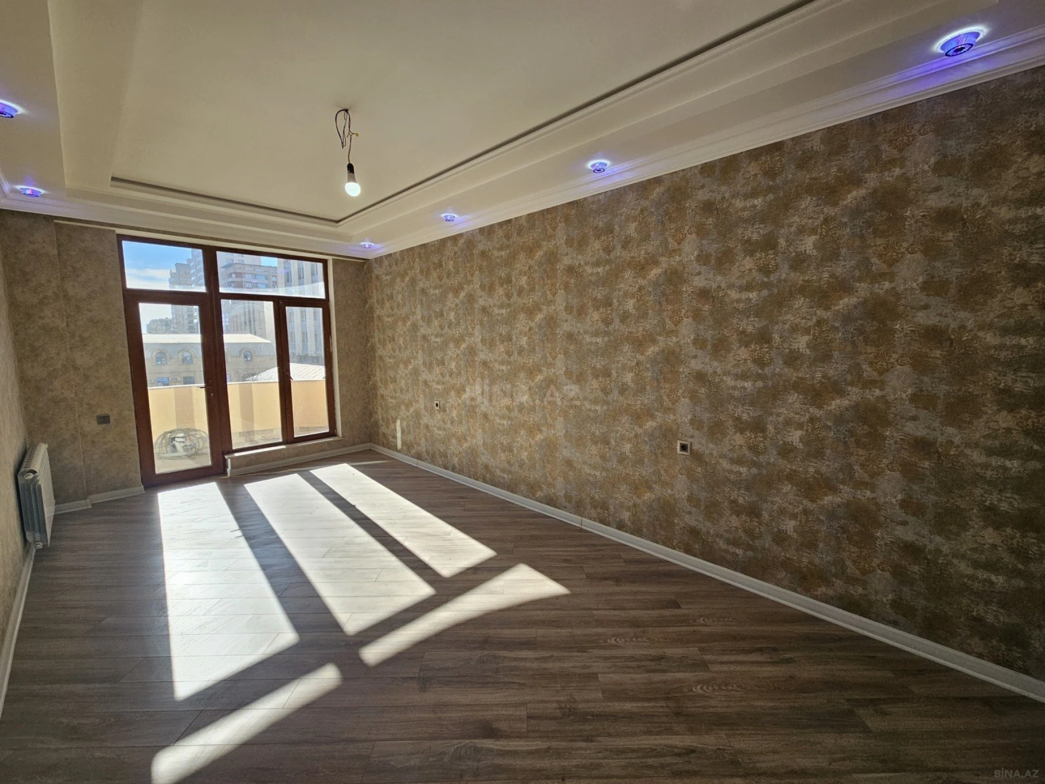 Satılır 3 otaqlı mənzil 165 m²