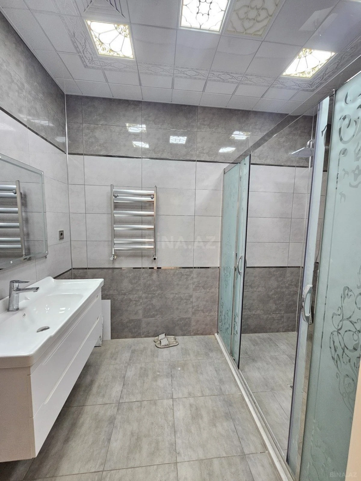 Satılır 3 otaqlı mənzil 165 m²