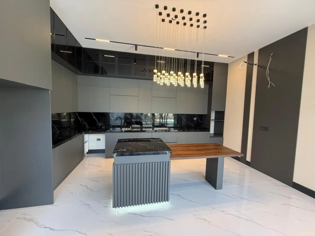 Satılır 7 otaqlı həyət evi 500 m²