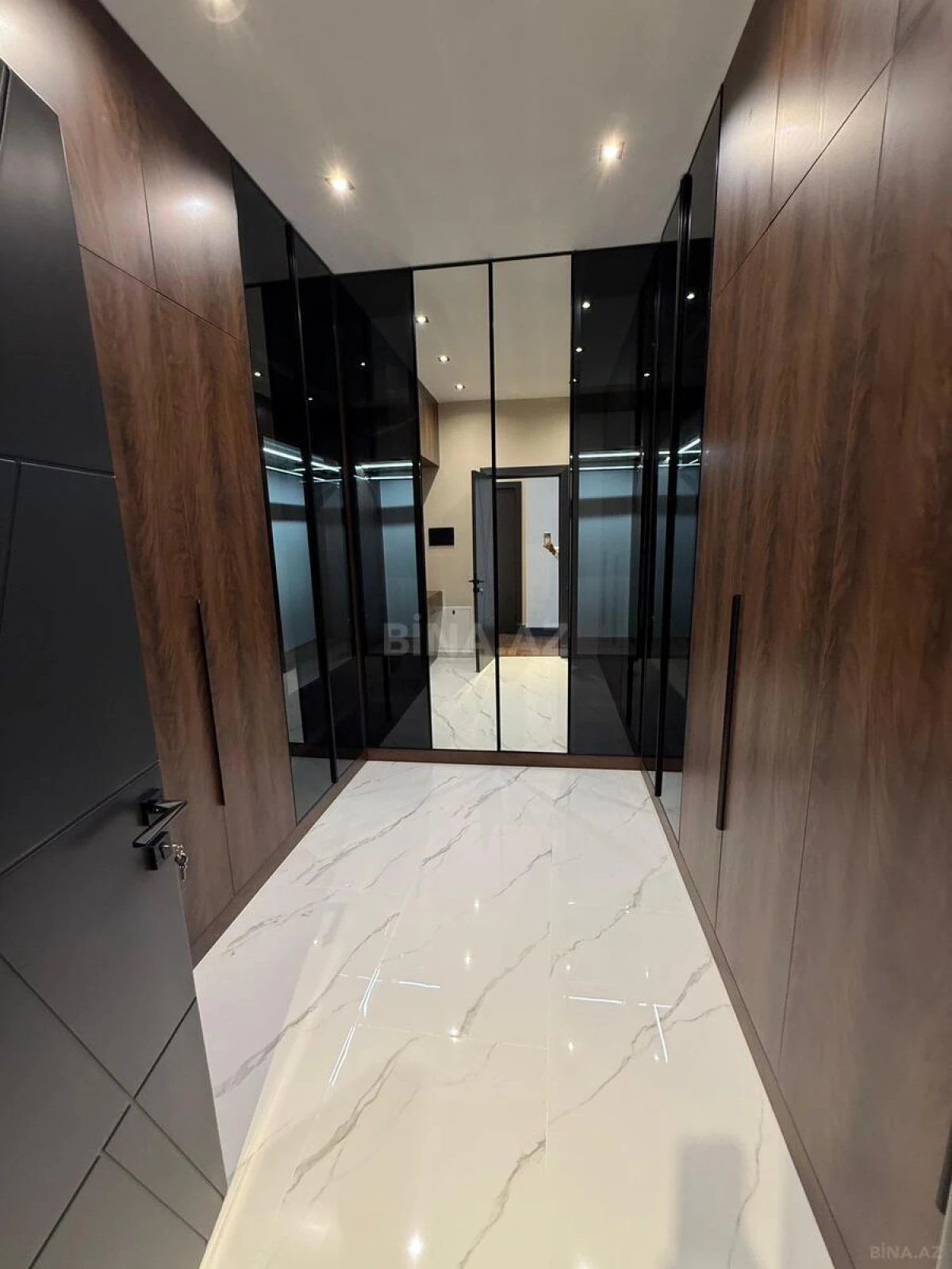 Satılır 7 otaqlı həyət evi 500 m²