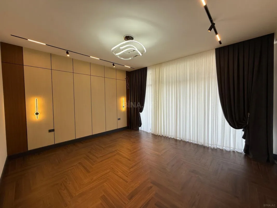 Satılır 7 otaqlı həyət evi 500 m²