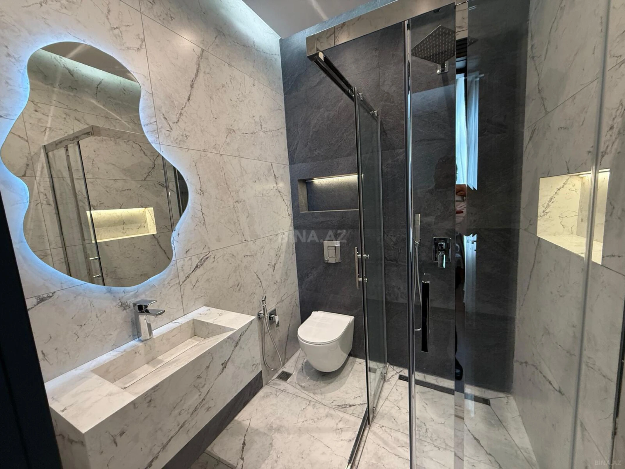 Satılır 7 otaqlı həyət evi 500 m²