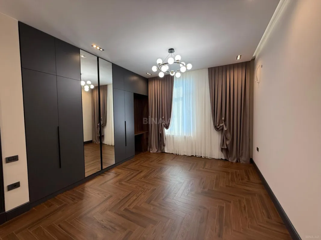 Satılır 7 otaqlı həyət evi 500 m²