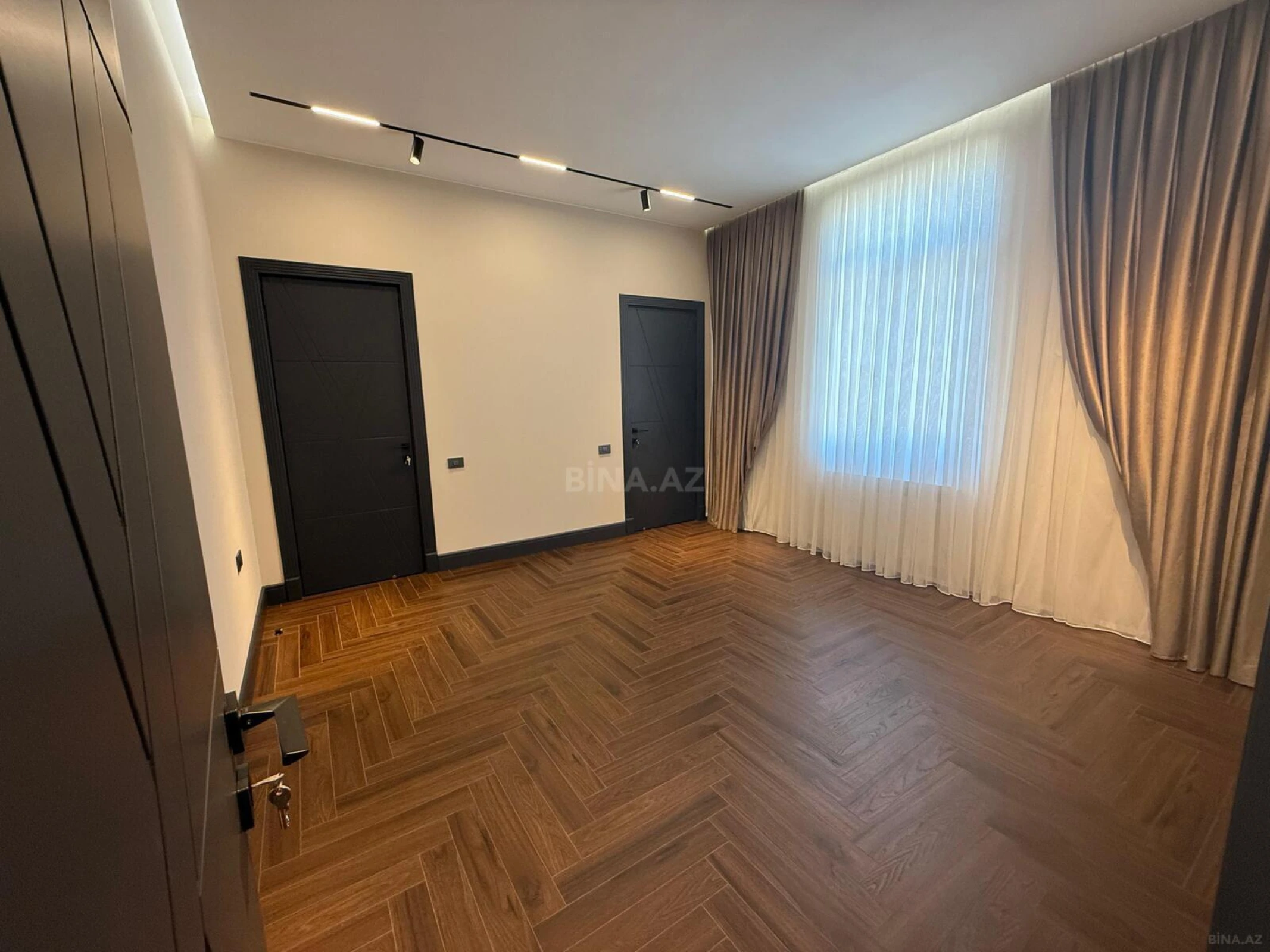 Satılır 7 otaqlı həyət evi 500 m²