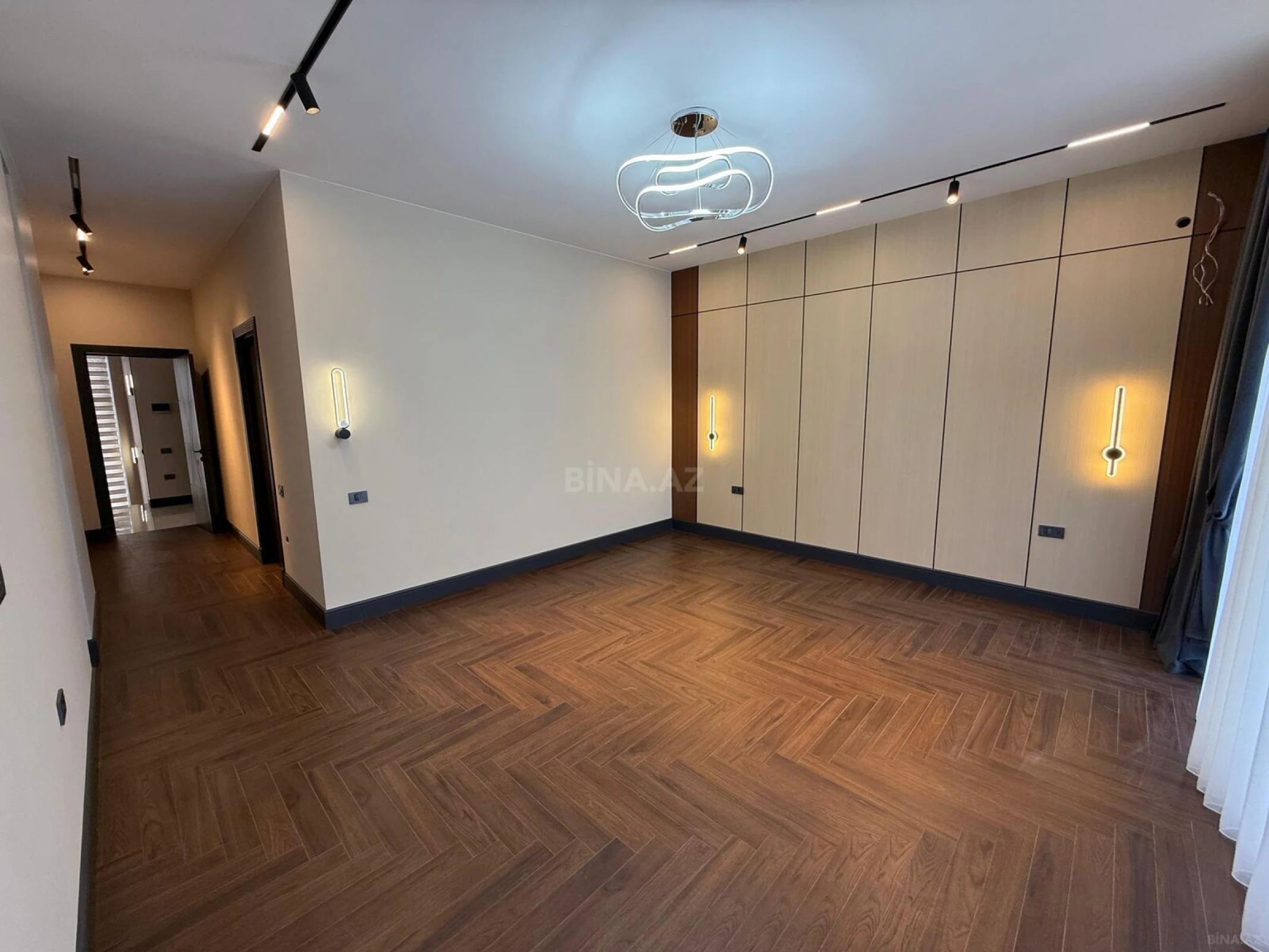 Satılır 7 otaqlı həyət evi 500 m²