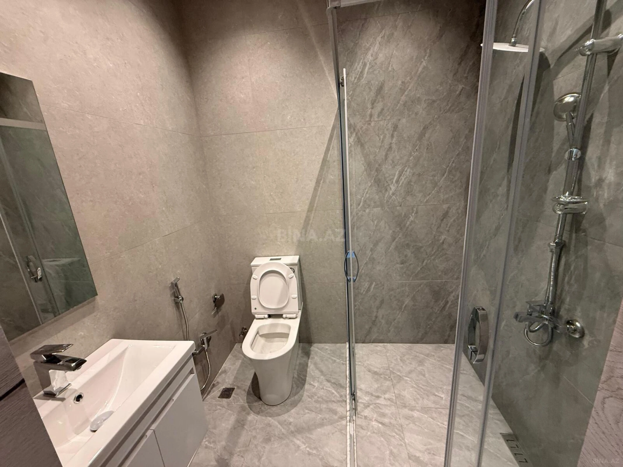 Satılır 7 otaqlı həyət evi 500 m²