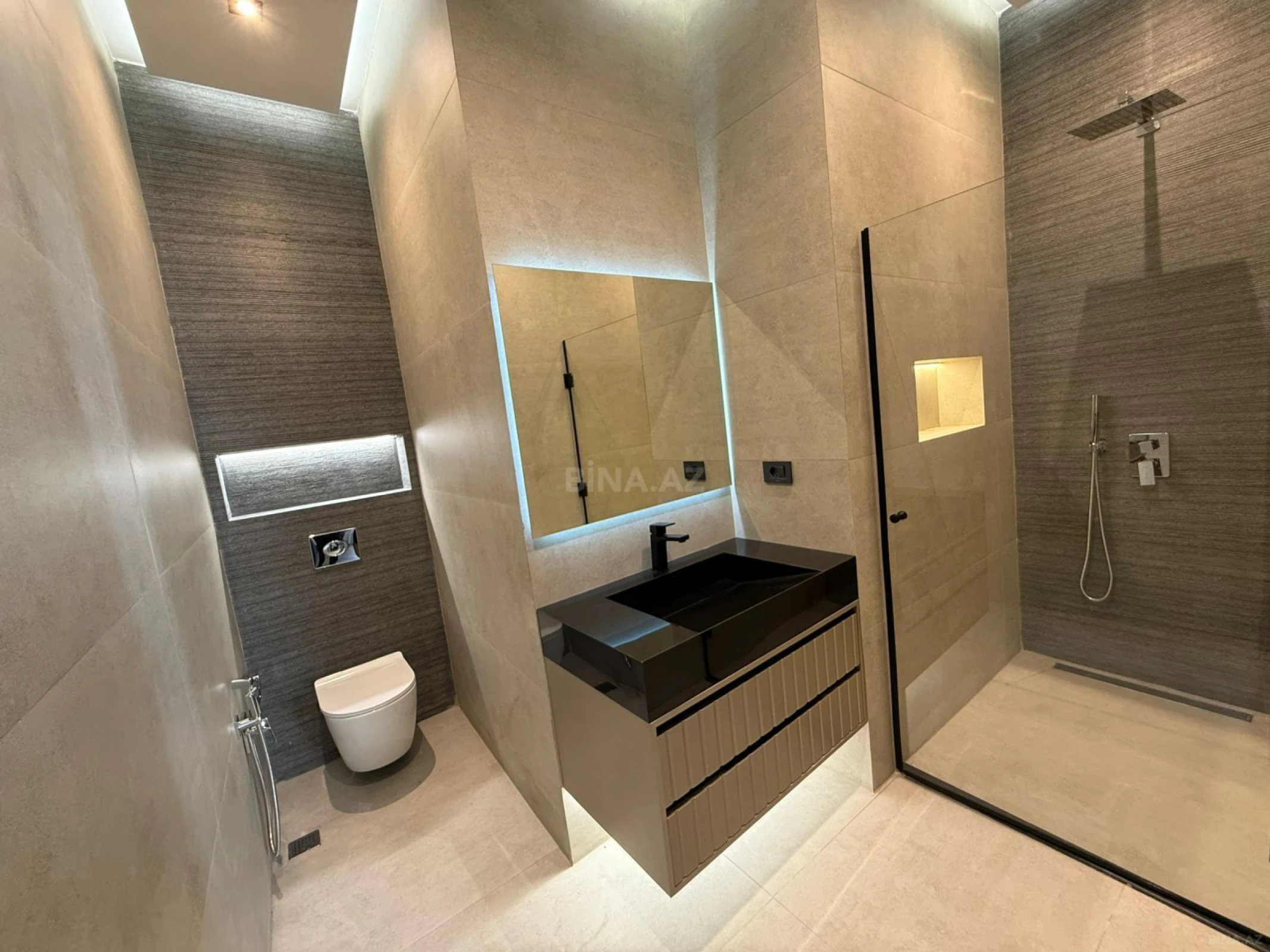 Satılır 7 otaqlı həyət evi 500 m²