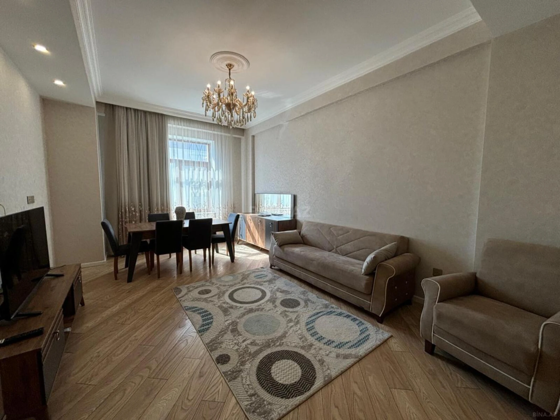 Kirayə verilir 2 otaqlı mənzil 96 m²