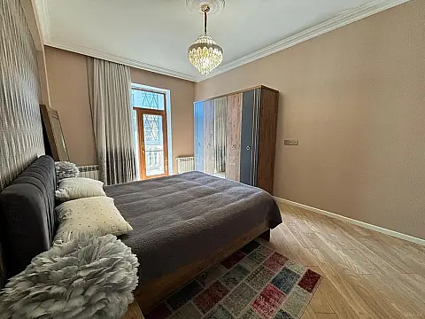 Kirayə verilir 2 otaqlı mənzil 96 m²