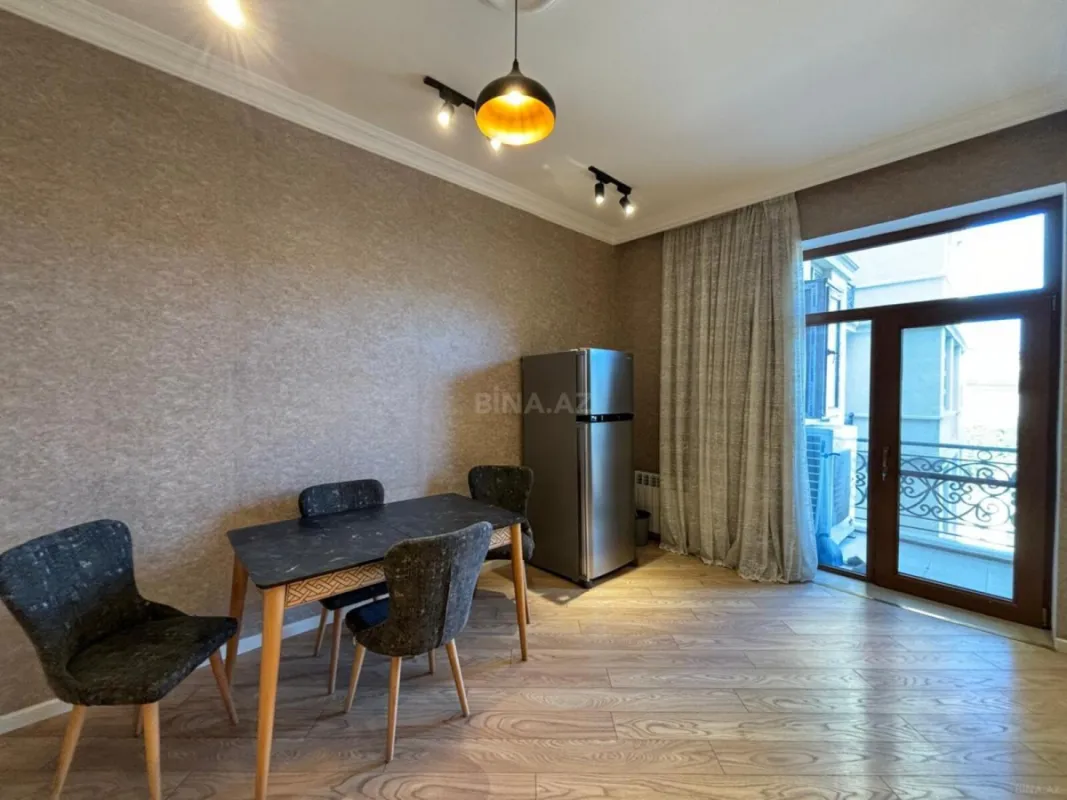 Kirayə verilir 2 otaqlı mənzil 96 m²