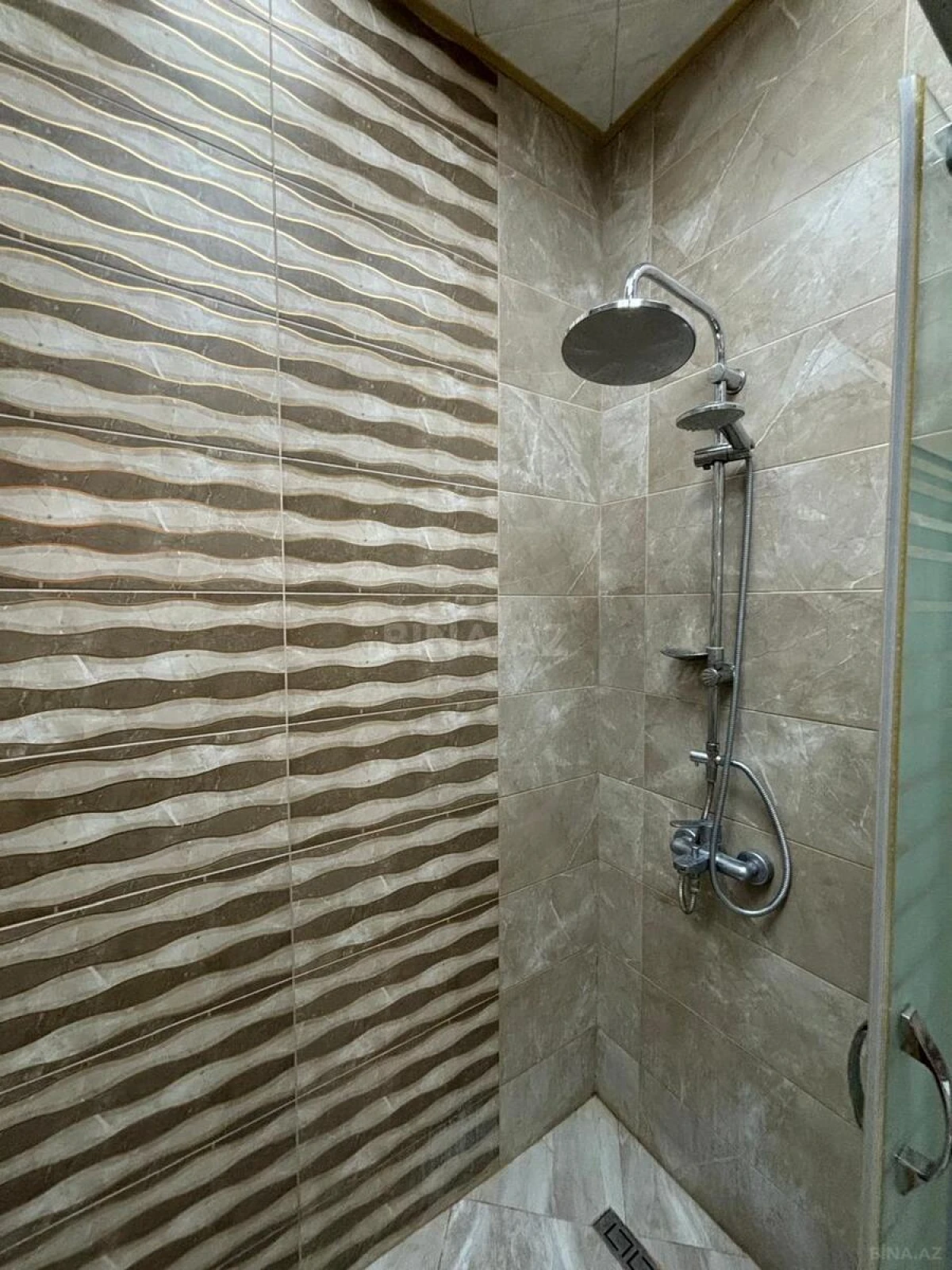 Kirayə verilir 2 otaqlı mənzil 96 m²