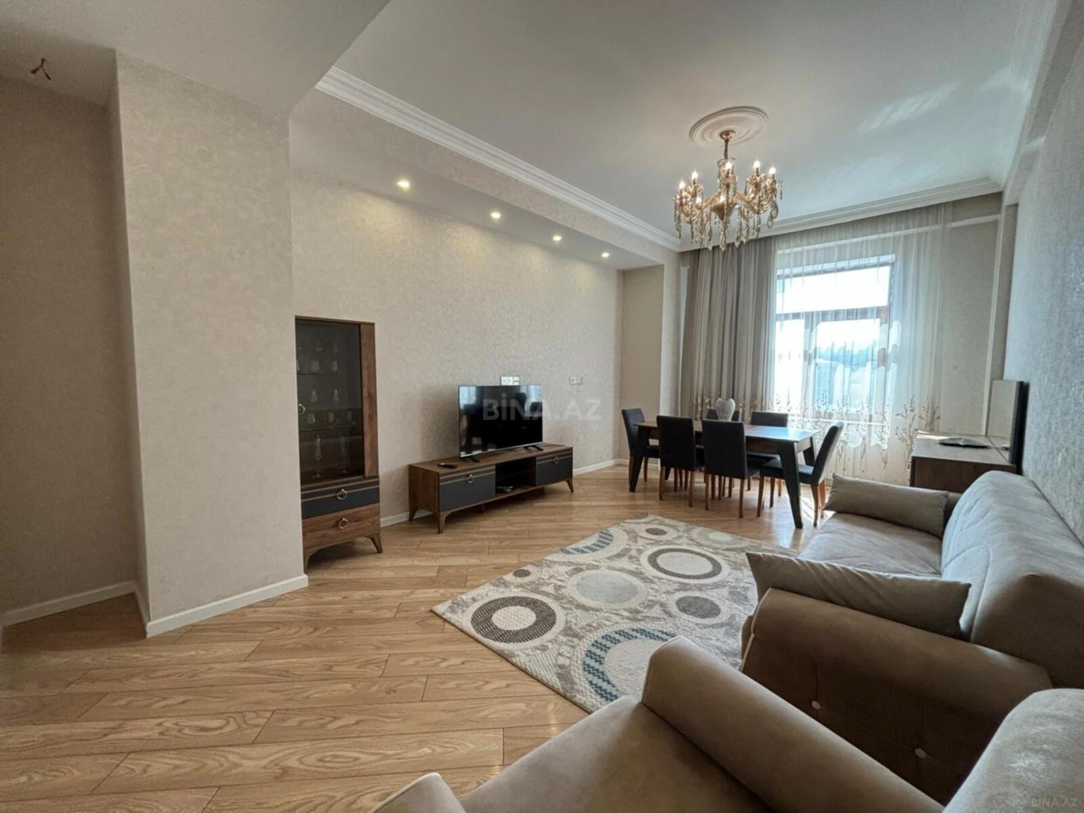 Kirayə verilir 2 otaqlı mənzil 96 m²