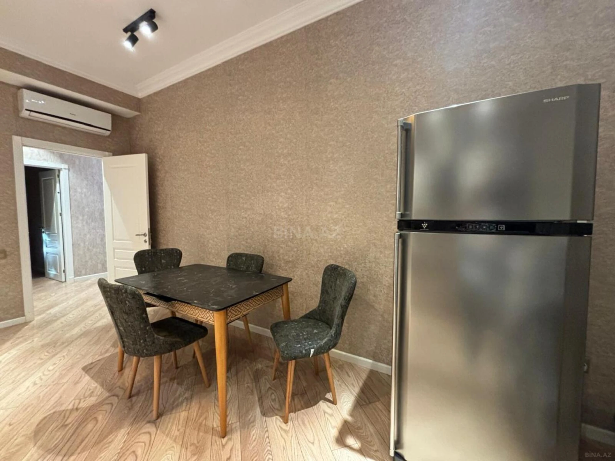 Kirayə verilir 2 otaqlı mənzil 96 m²