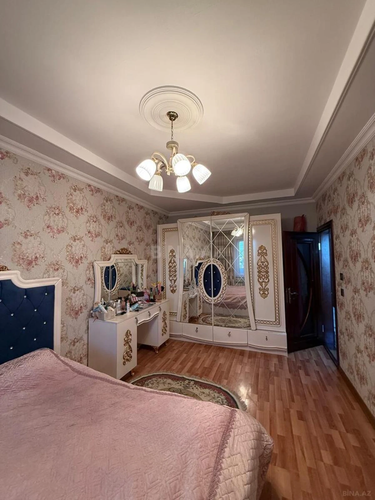 Satılır 4 otaqlı mənzil 100 m²