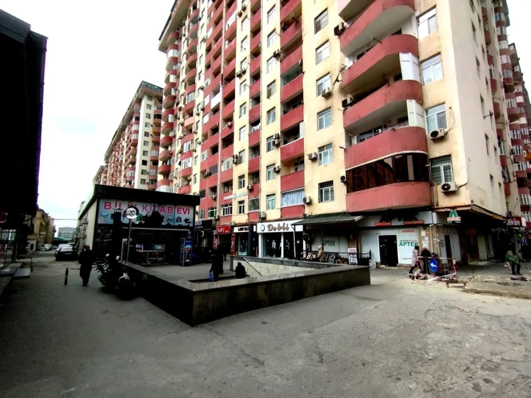 Satılır 3 otaqlı mənzil 134 m²