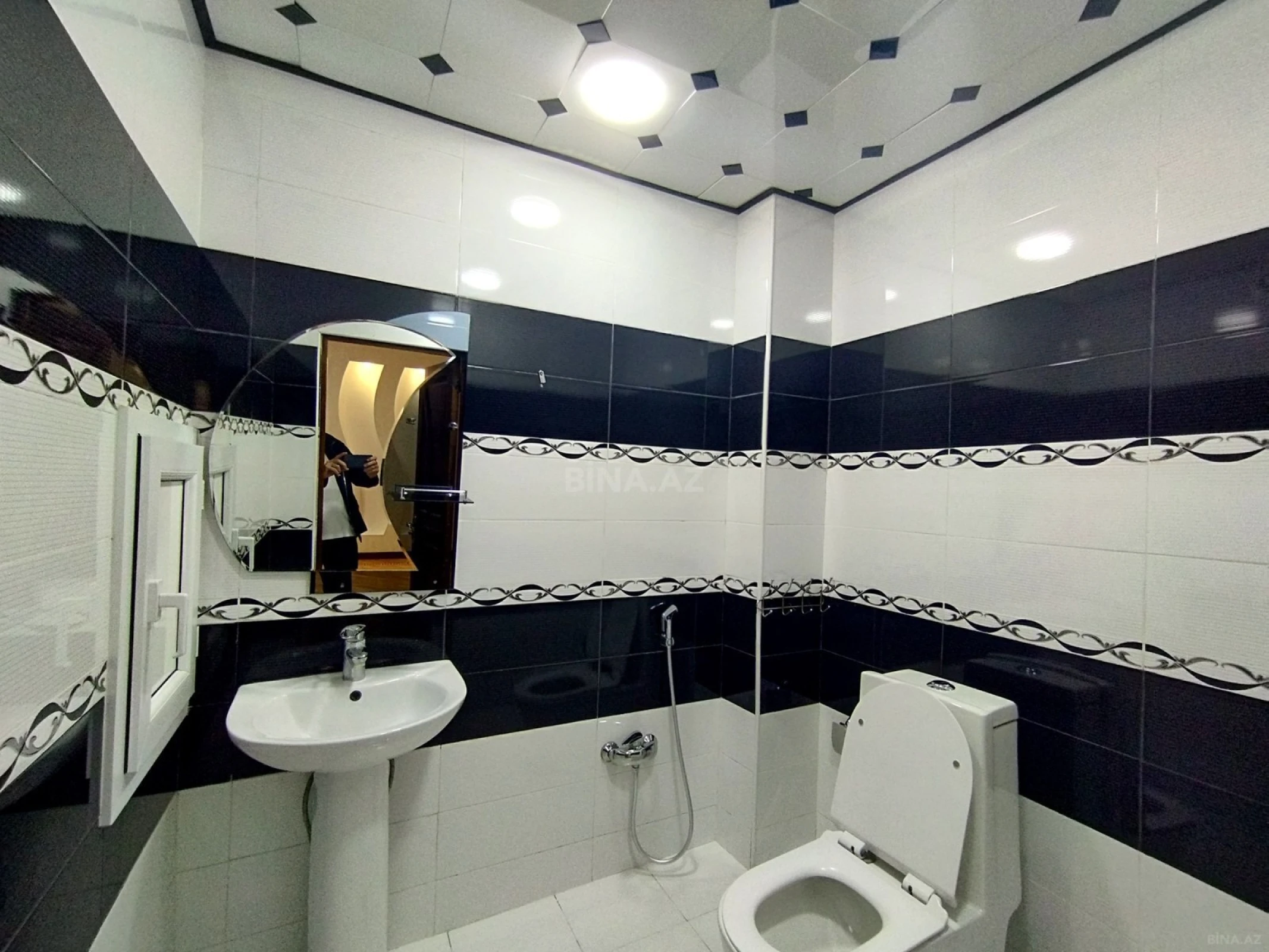 Satılır 3 otaqlı mənzil 134 m²