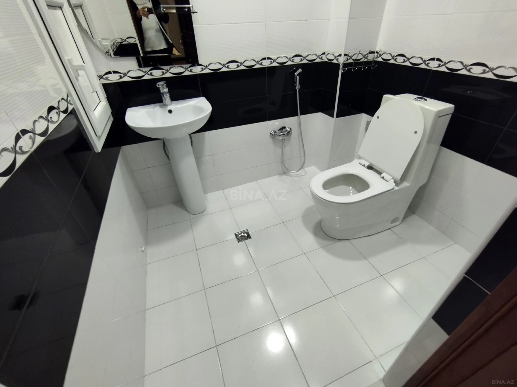 Satılır 3 otaqlı mənzil 134 m²