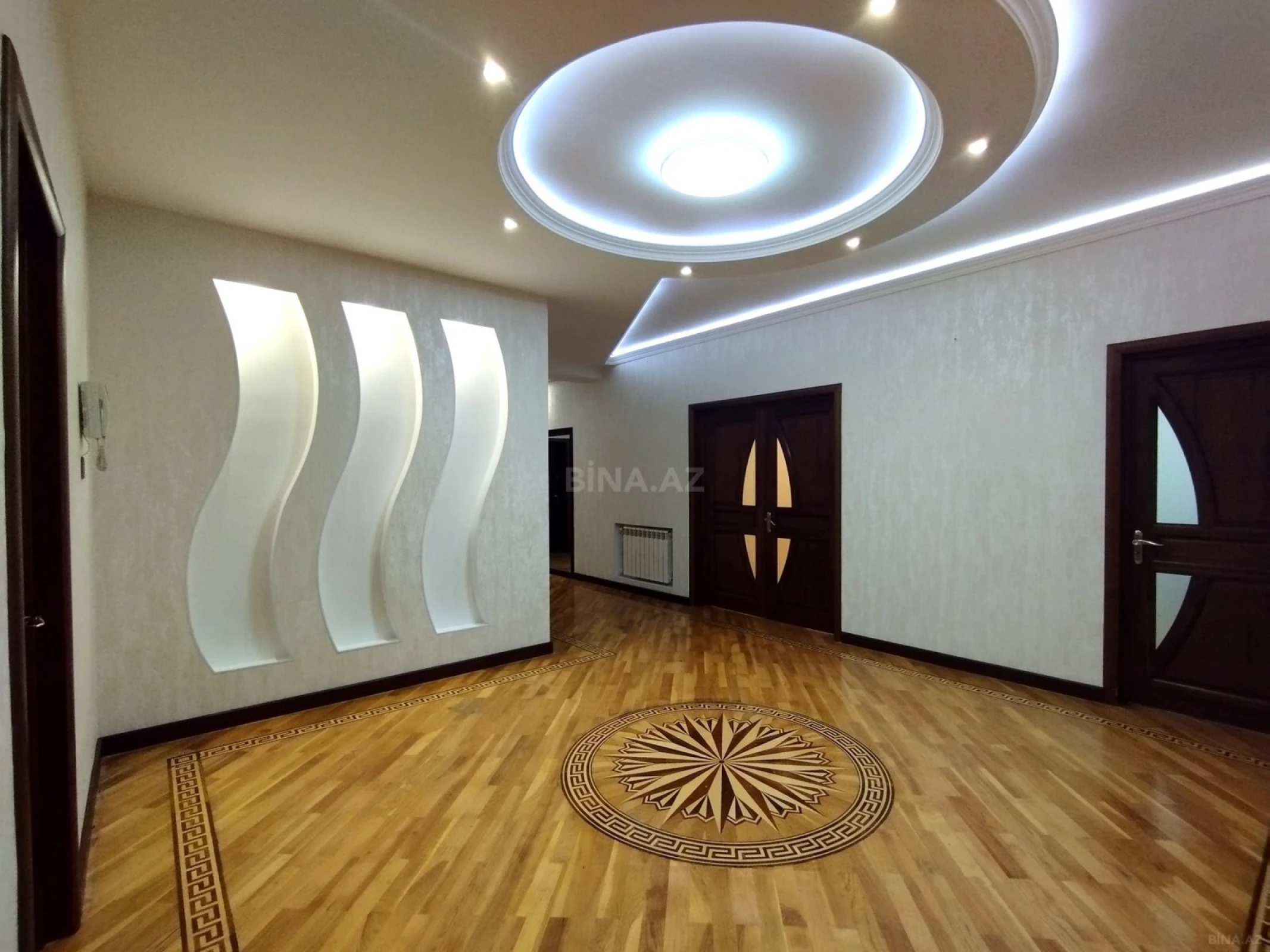 Satılır 3 otaqlı mənzil 134 m²