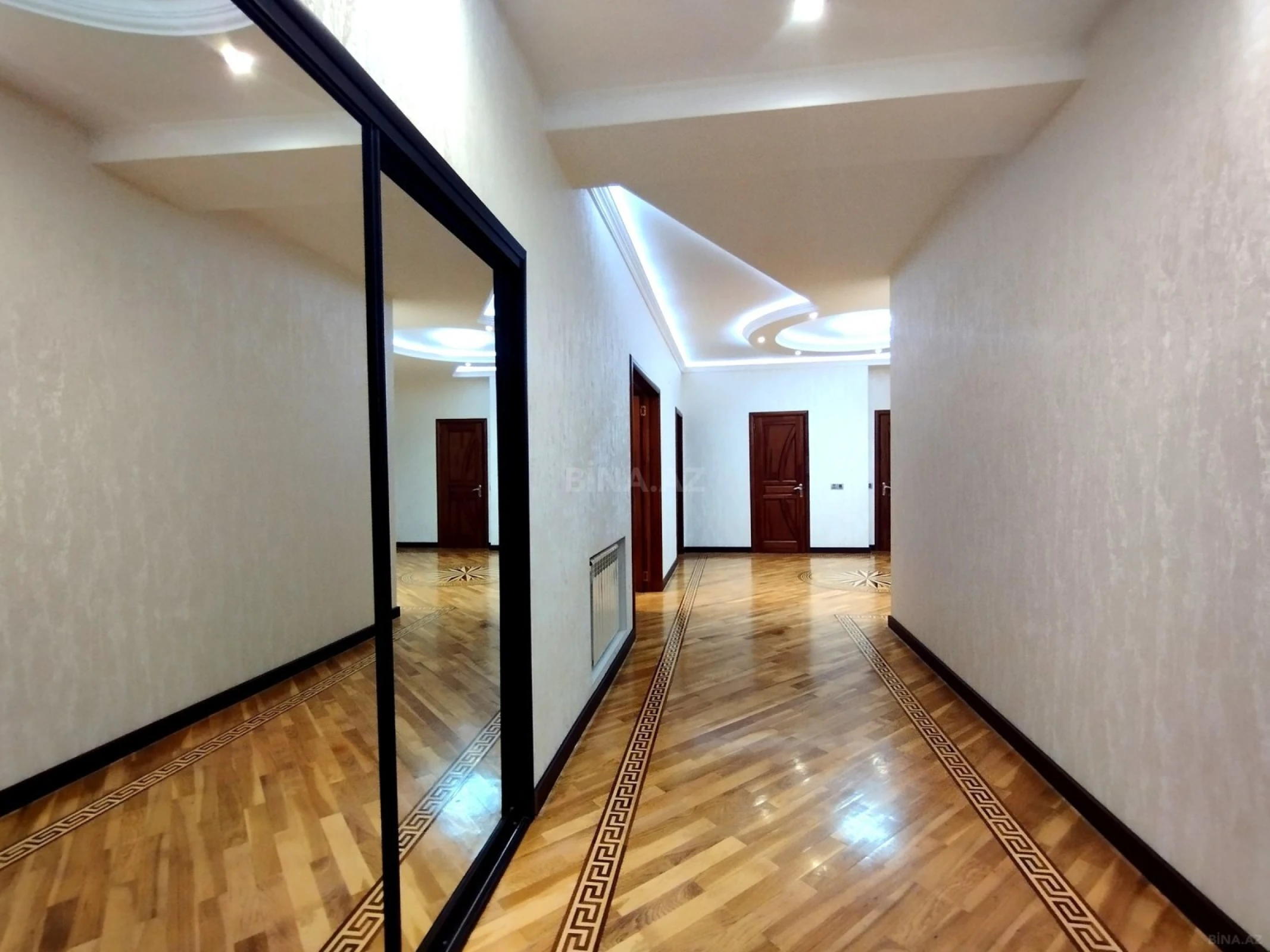 Satılır 3 otaqlı mənzil 134 m²