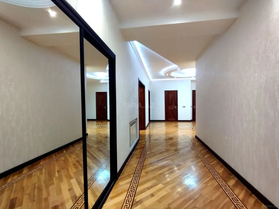 Satılır 3 otaqlı mənzil 134 m²