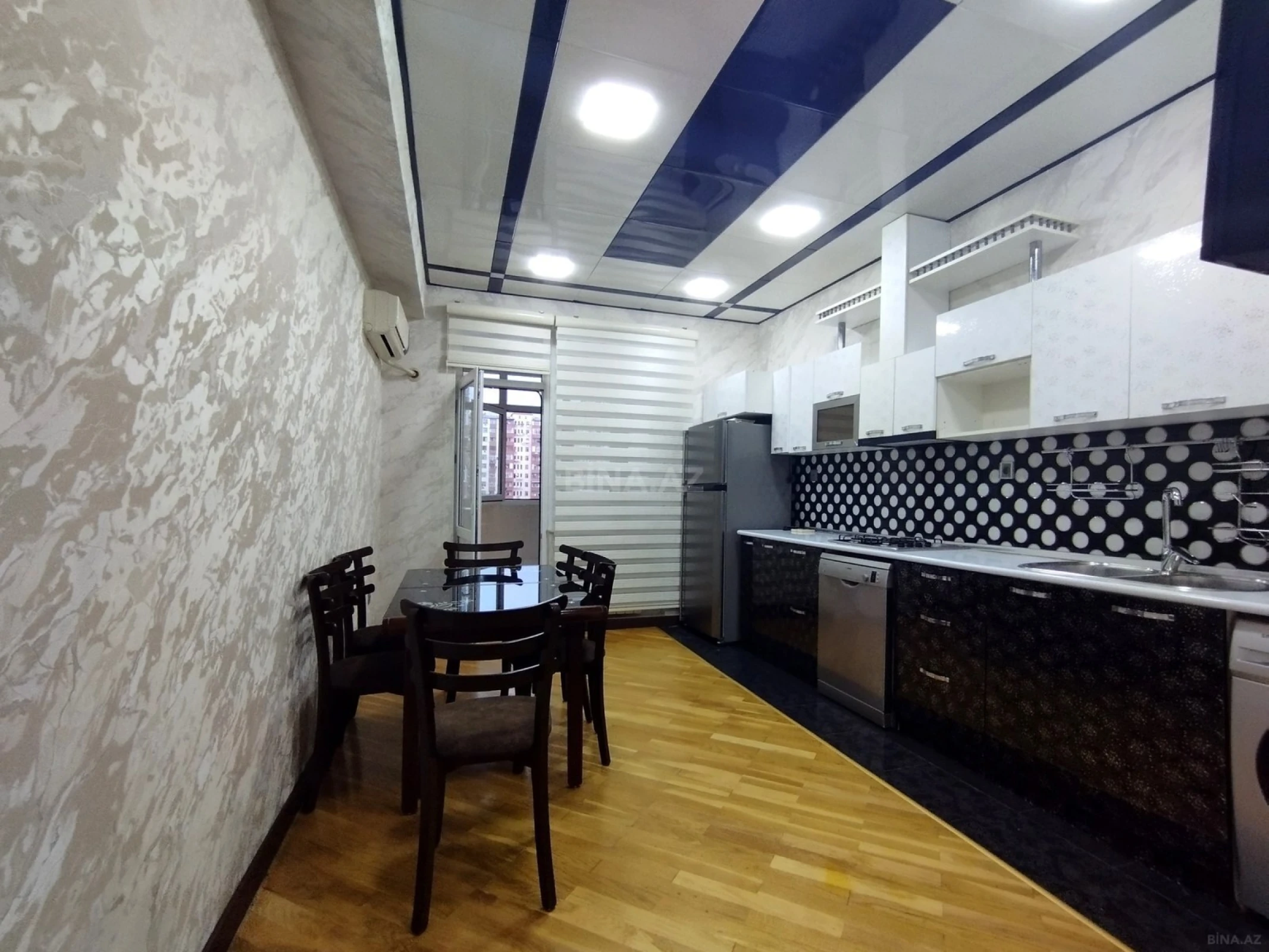 Satılır 3 otaqlı mənzil 134 m²