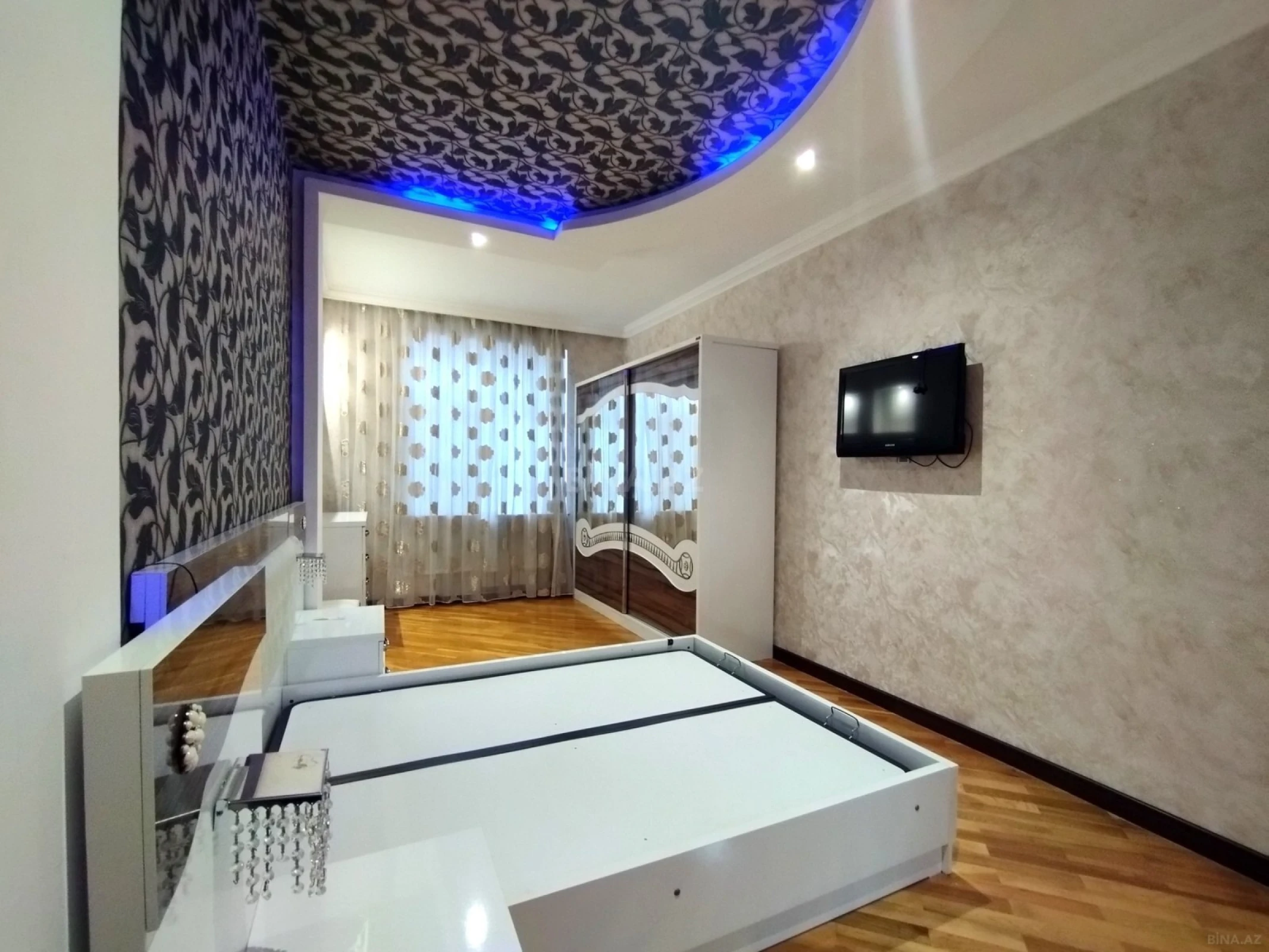 Satılır 3 otaqlı mənzil 134 m²