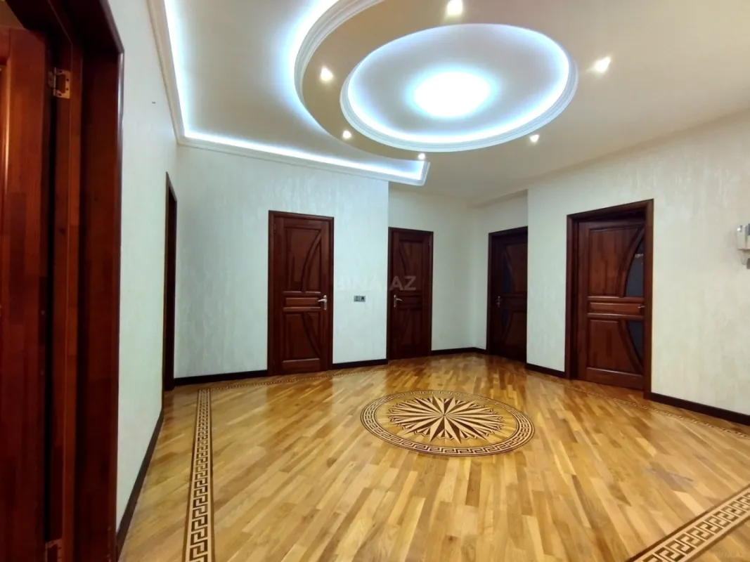 Satılır 3 otaqlı mənzil 134 m²
