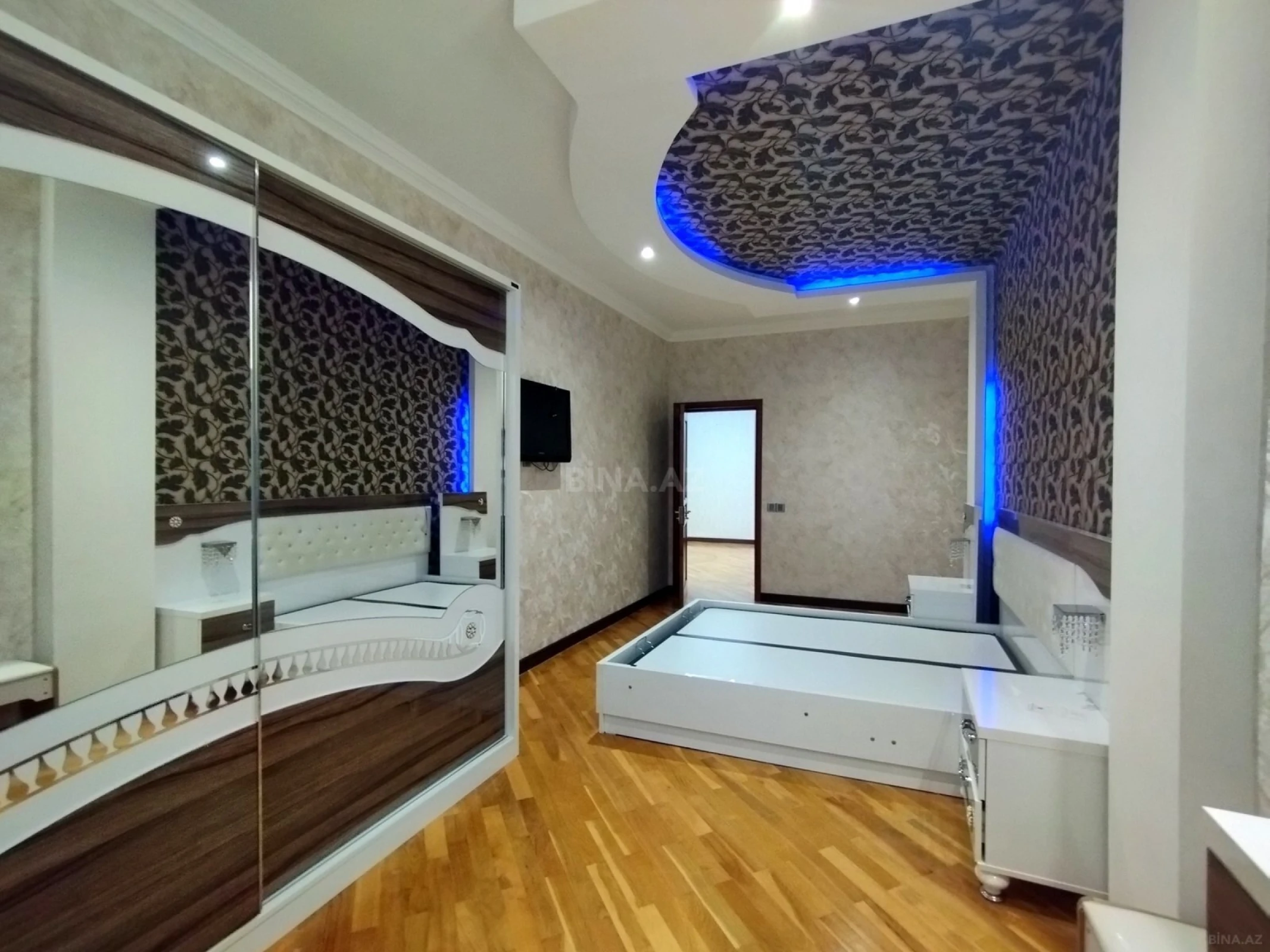 Satılır 3 otaqlı mənzil 134 m²