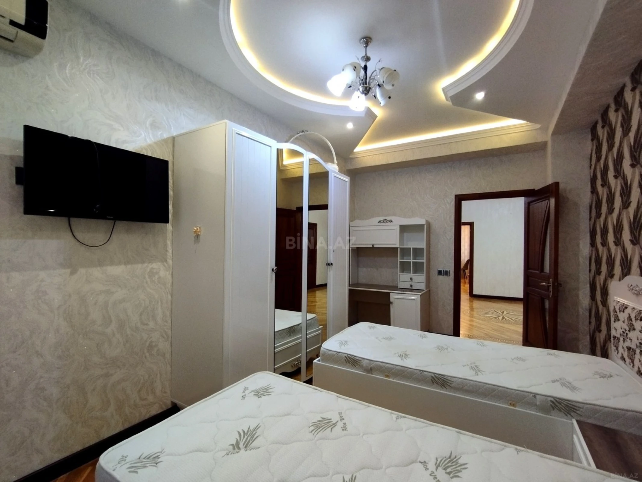 Satılır 3 otaqlı mənzil 134 m²