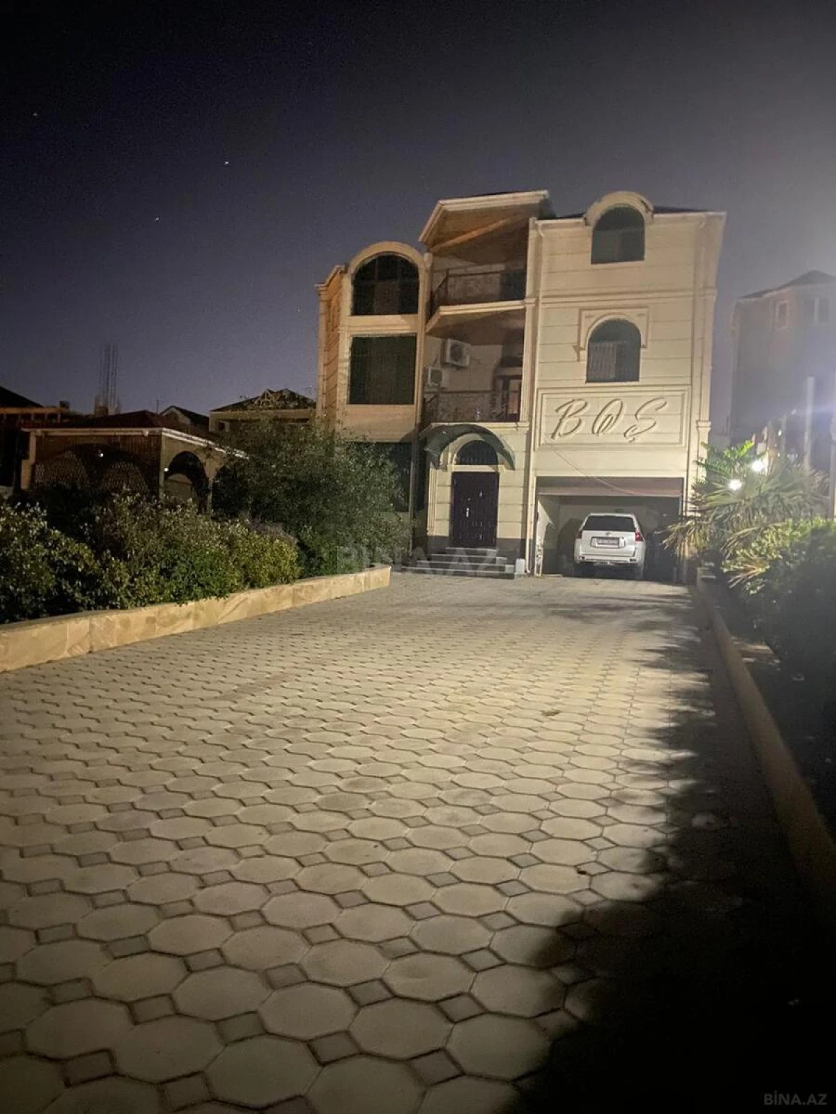 Satılır 5 otaqlı həyət evi 400 m²