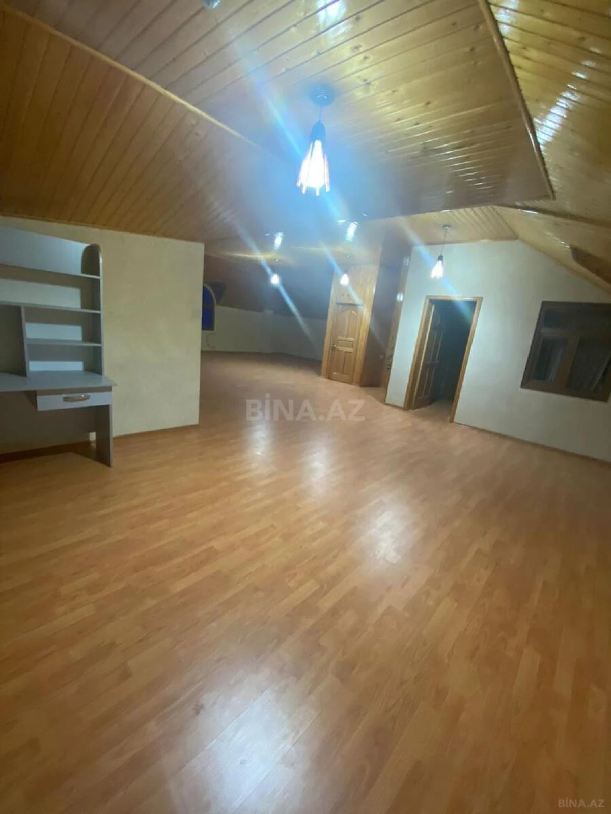 Satılır 5 otaqlı həyət evi 400 m²
