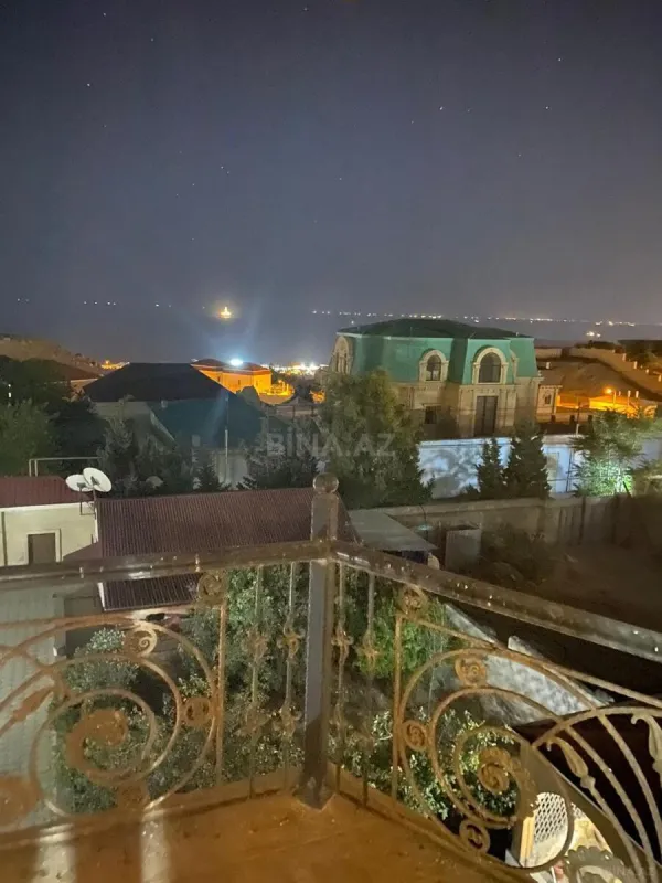 Satılır 5 otaqlı həyət evi 400 m²