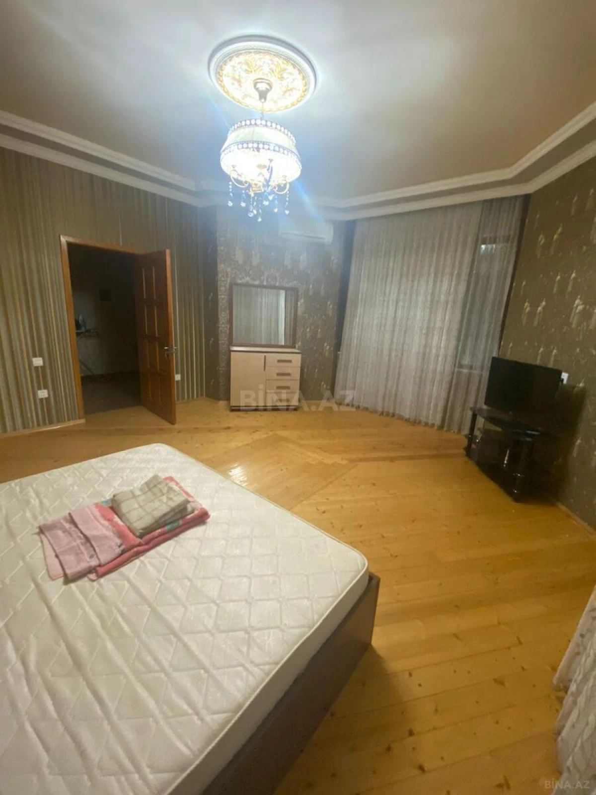 Satılır 5 otaqlı həyət evi 400 m²