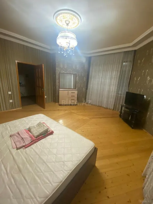 Satılır 5 otaqlı həyət evi 400 m²