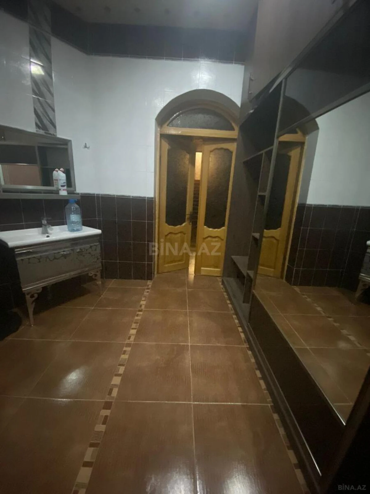 Satılır 5 otaqlı həyət evi 400 m²