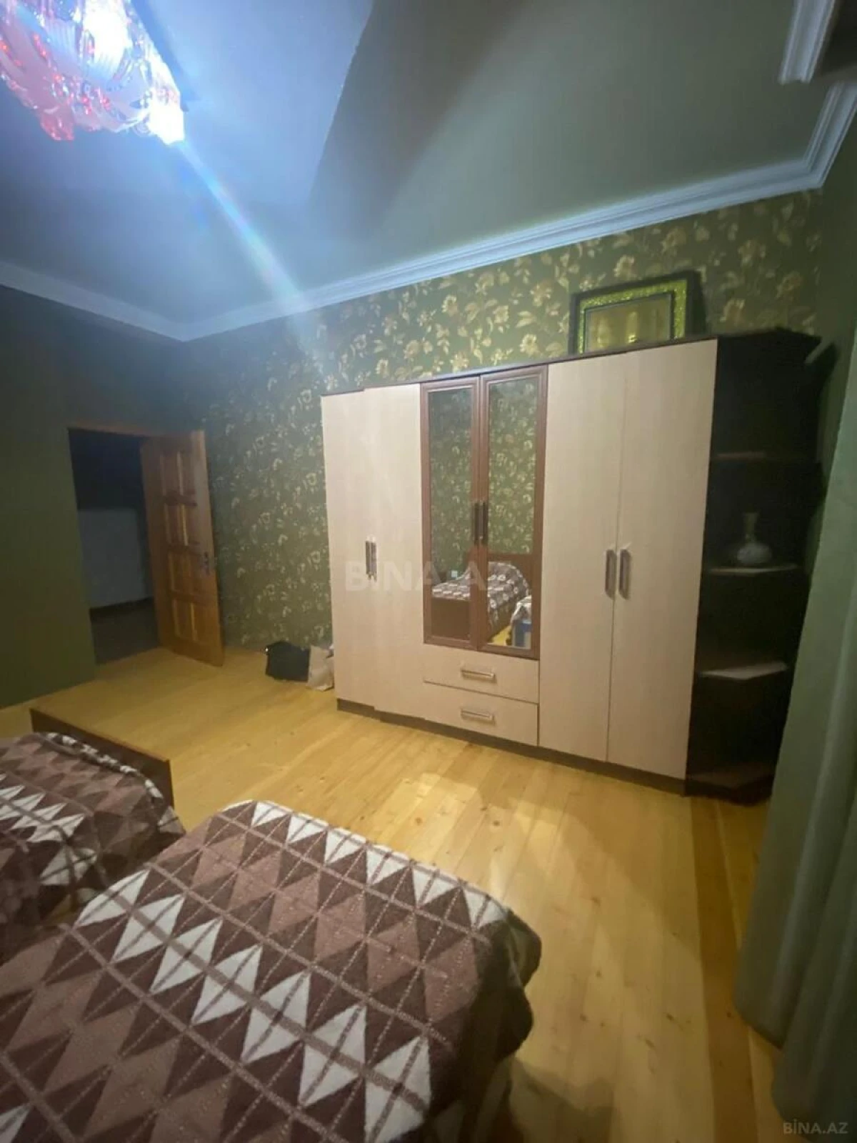 Satılır 5 otaqlı həyət evi 400 m²