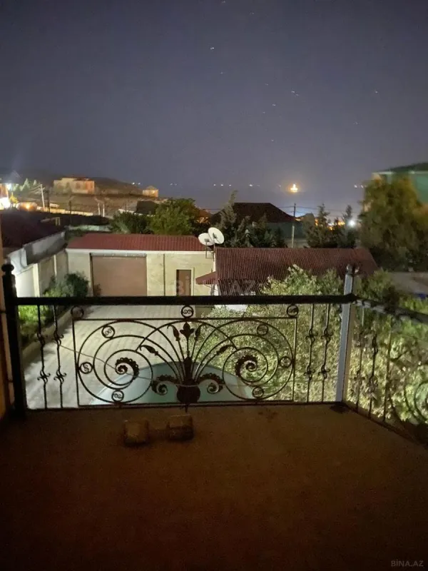 Satılır 5 otaqlı həyət evi 400 m²