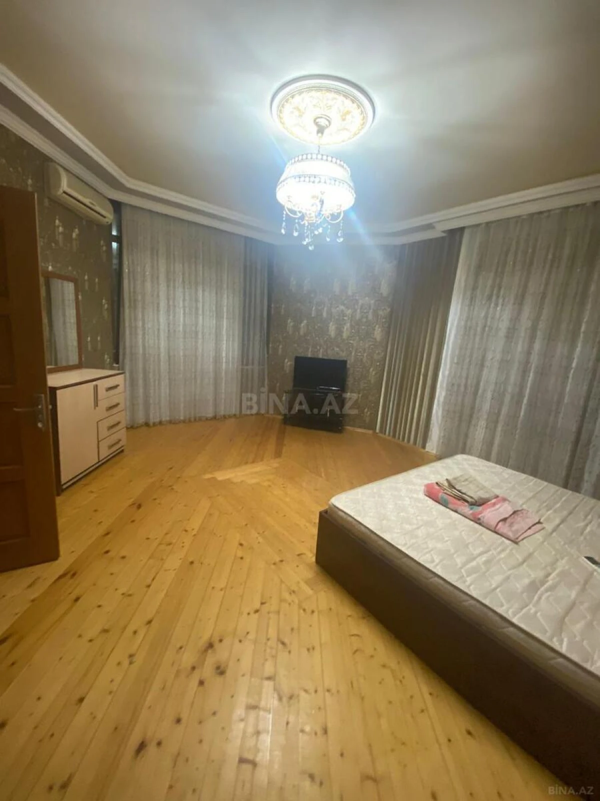 Satılır 5 otaqlı həyət evi 400 m²