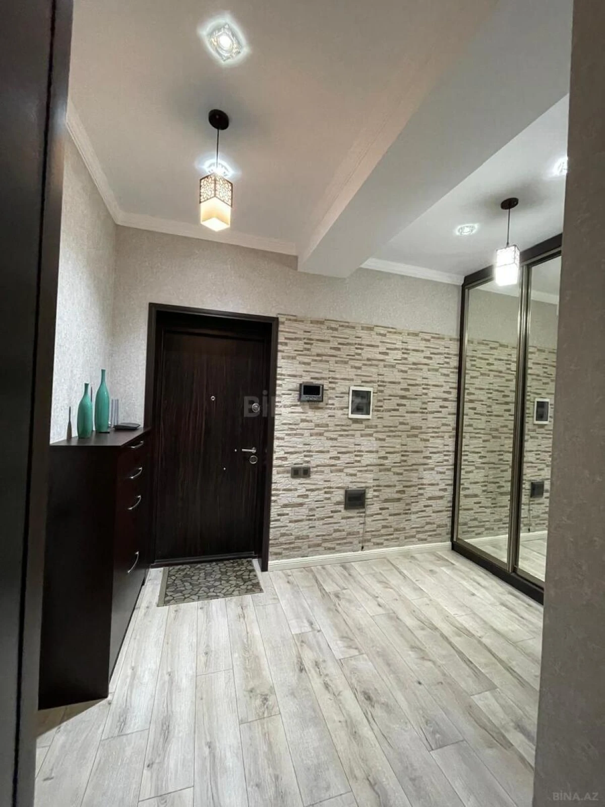 Satılır 2 otaqlı mənzil 69 m²