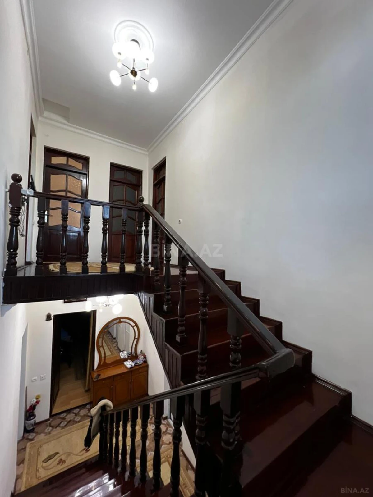 Satılır 6 otaqlı həyət evi 200 m²