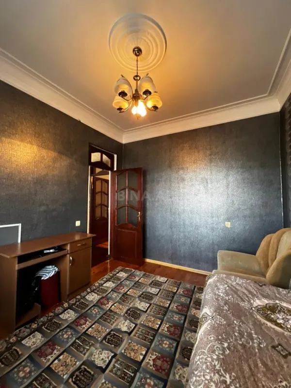 Satılır 6 otaqlı həyət evi 200 m²