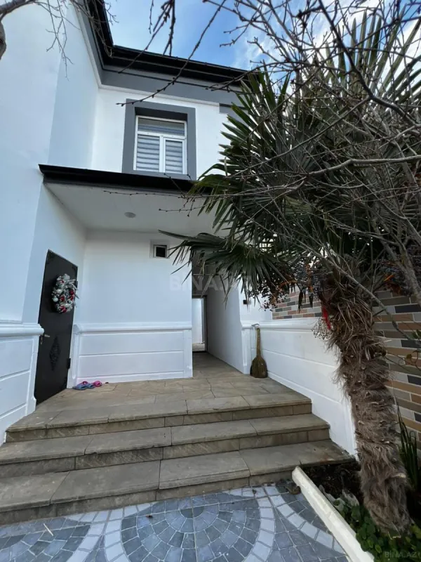 Satılır 6 otaqlı həyət evi 200 m²