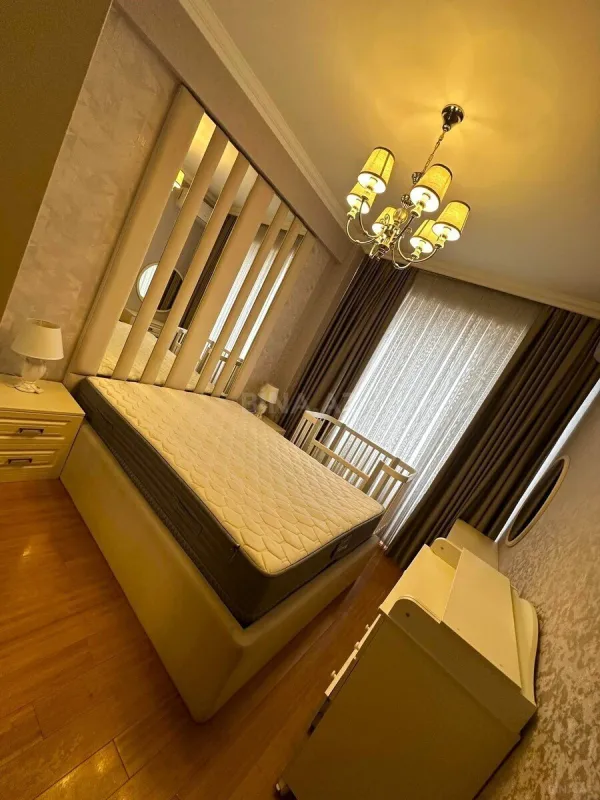 Satılır 2 otaqlı mənzil 80 m²