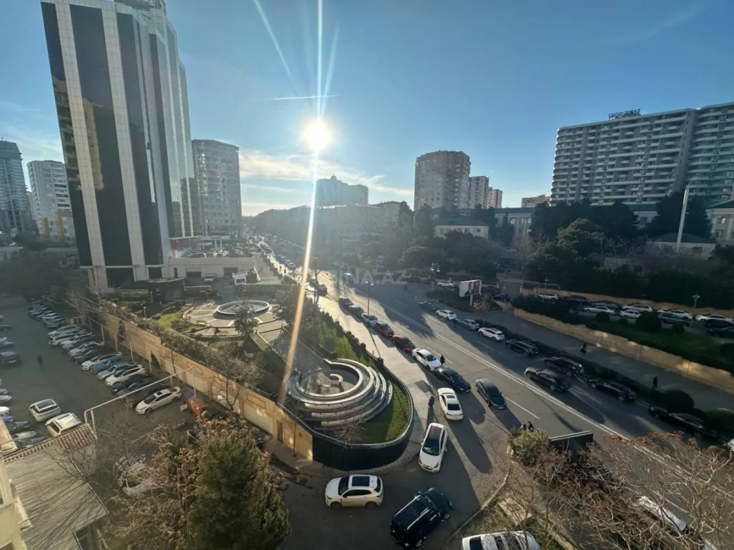 Satılır 4 otaqlı mənzil 105 m²