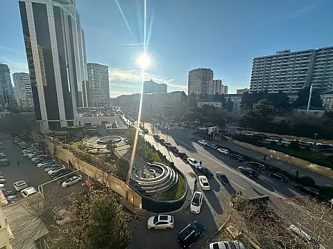 Satılır 4 otaqlı mənzil 105 m²