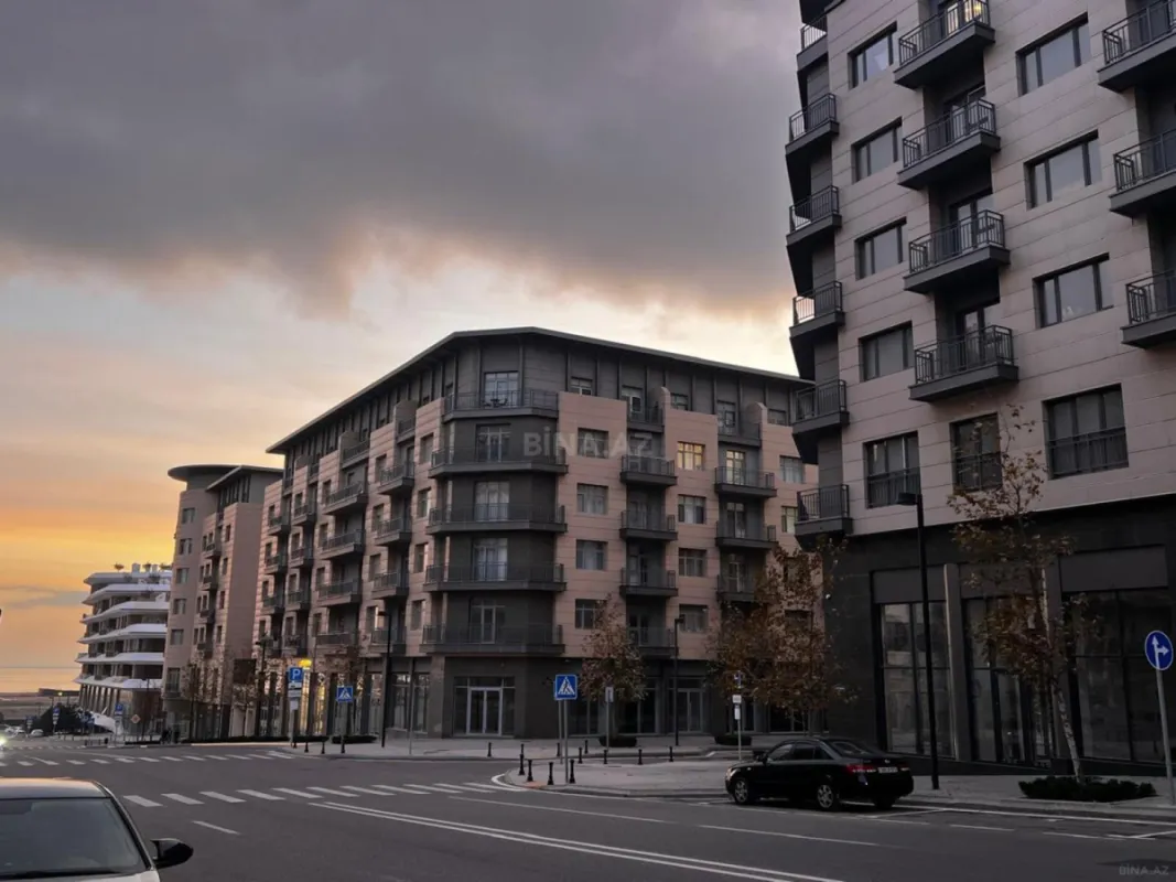 Satılır 5 otaqlı mənzil 206 m²