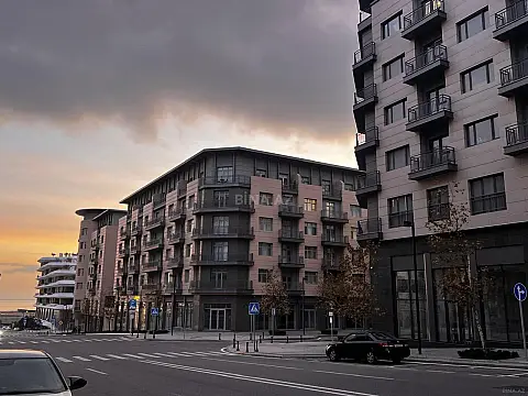 Satılır 5 otaqlı mənzil 206 m²